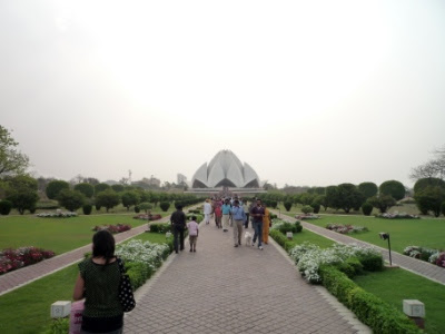 Bahá'í lotus temple gardens, new delhi