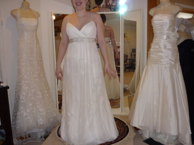 plus size bridal gown between slim wedding dress