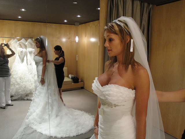 seXy_bride_in_wedding_gown