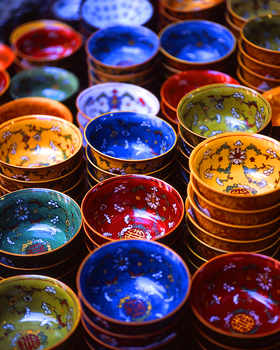 multicolor bowls, cat street, hong kong - photo by Joselito Briones