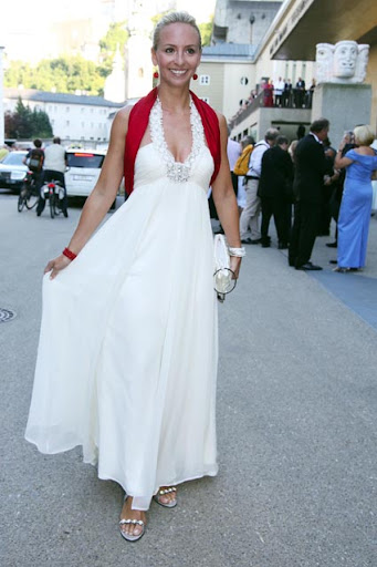 so-relax-summer-season-wedding-dress-2011