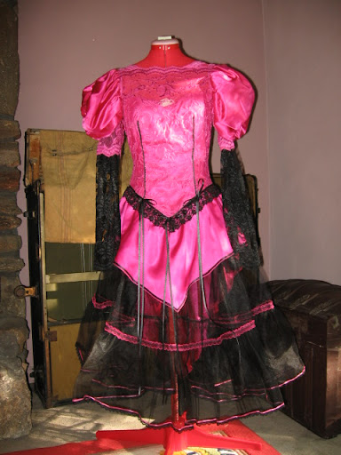 gothic-prom dress' gown