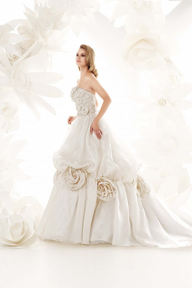 htr87 ; elegant wedding gown fall tradition