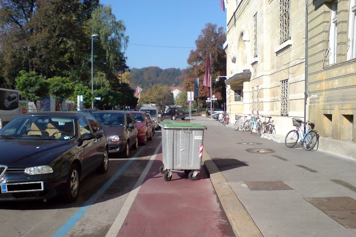 Smetnjak na kolesarski stezi