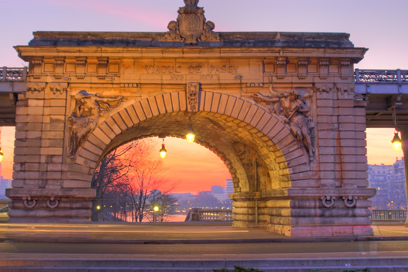 IMAGE: http://lh4.google.com/alistairksmith/R4U8UwlDhAI/AAAAAAAAEQo/QuxDN9ypfHk/s800/IMG_9740_38_39_tonemapped.jpg