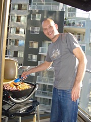 Hans cooking