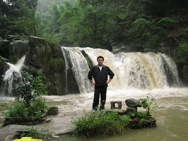 http://lh4.google.com/anikox/RtQXLmLJmHI/AAAAAAAAAz4/RYiknoYNPuY/IMG_0942.JPG?imgmax=640