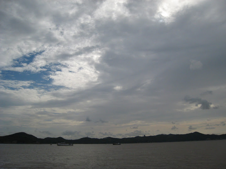 http://lh4.google.com/anikox/RxHH38nruKI/AAAAAAAABP4/eYW4TQssAKc/IMG_1492.JPG?imgmax=720