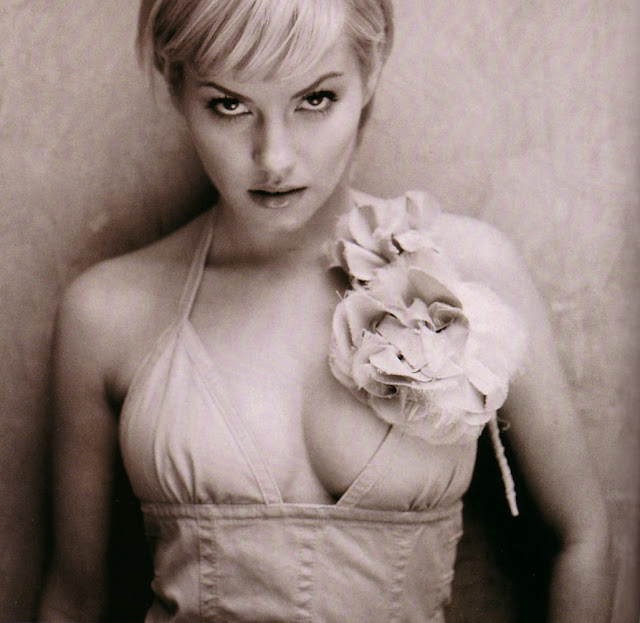 Elisha Cuthbert elisha1bykrysaor9li9fc.jpg ElishaCuthbert -  http://henku.info