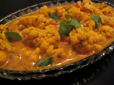 Cauliflower in mint yogurt gravy