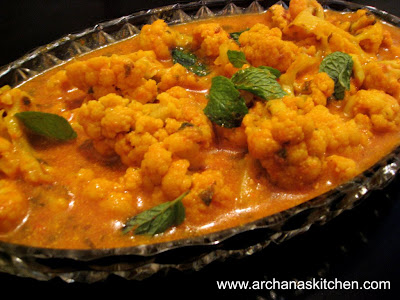Cauliflower in mint yogurt gravy