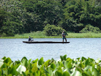 Pescando en la Charca de Guarinó Pescando en la Charca de Guarinó