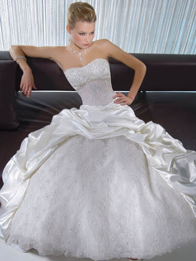 ball gown strapless wedding gown
