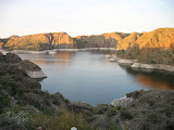 Amanecer sobre el lago