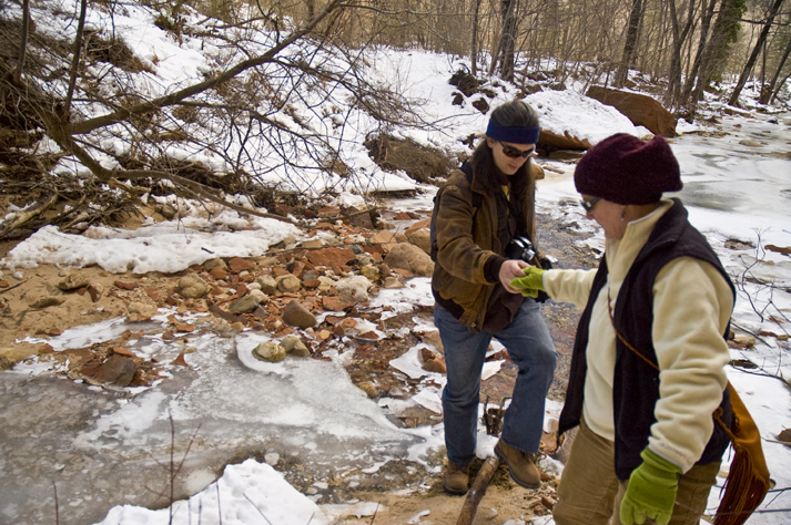 DSC_6842 robin offering a hand to charlie as he crosses icy and slippery oak creek west fork trail en az.jpg