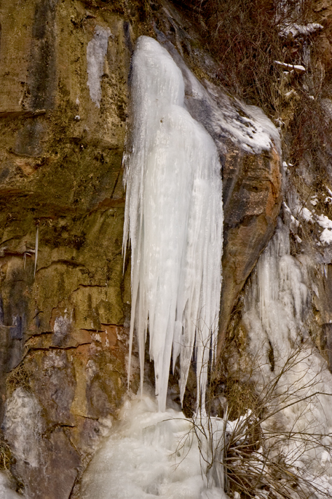 DSC_6849 ice waterfall on mother earths temple west fork trail oak creek en az.jpg