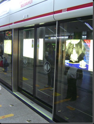 glass_doors_in_metro_station
