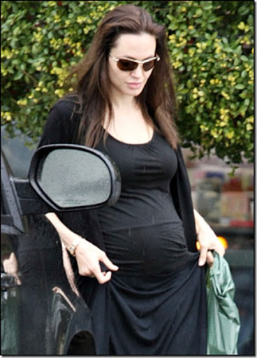 Pregnant Angelina Jolie baby bump picture