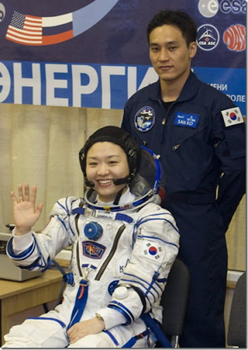 South Korean astronaut Yi So-yeon and san ko picture