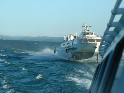 Die beiden Tragflächenboote lieferten sich ein Rennen und im Hintergrund entschwand der Baikal.
