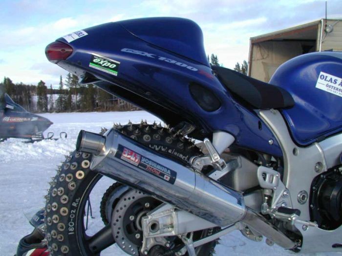 [a_motorcycle_on_icemotoled_01.jpg]