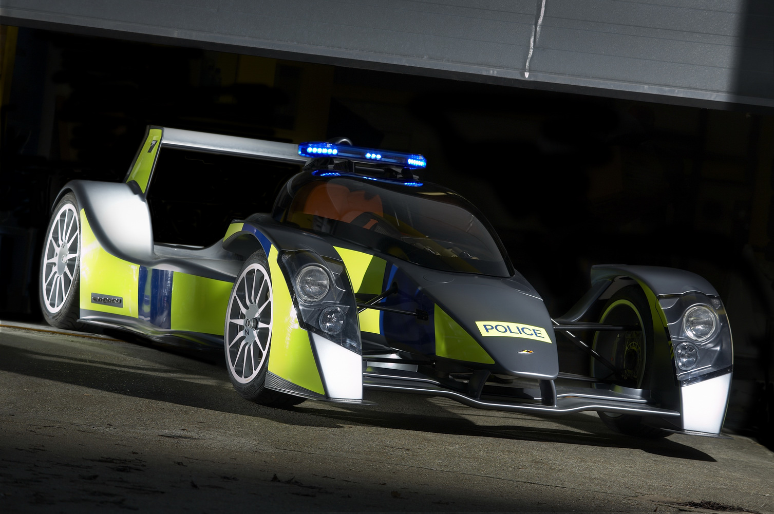 [Caparo_T1_police_2.jpg]