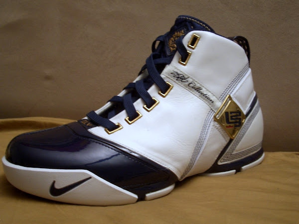 New pics of the White and Navy Zoom LeBron V