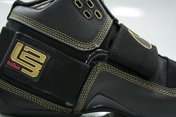 New pics of the Black and Gold Nike Zoom Soldier