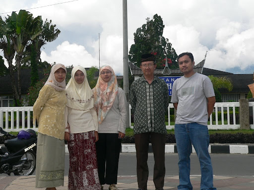 Pose at Jam Gadang