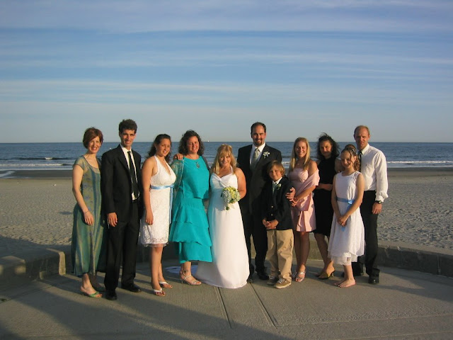 The bride and groom (Lew and Cheryl), Lew's siblings, and their families (minus my family, and one sister and her family)