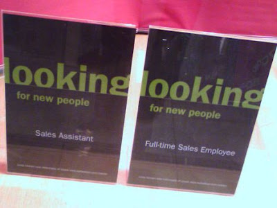 Wervingsoproep in etalage van WE