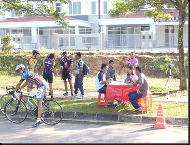 B4 RACE 1