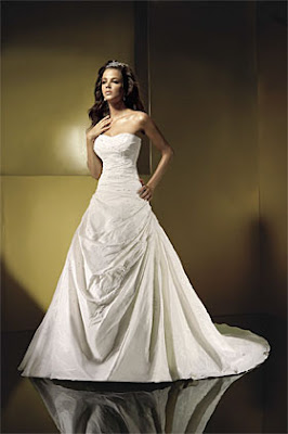 Pretty Women in ivory sexy wedding dress 001.jpg