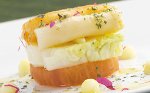 Ensalada de salmón ahumado y espárragos blancos con atún