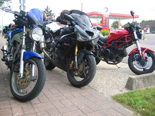 http://lh4.google.com/shimo50/Rvpupp0P-wI/AAAAAAAABEI/zzgWrtGAgnY/moto%20018.jpg?imgmax=512