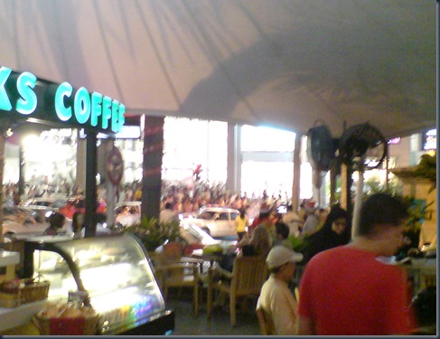Look at the crowd coming in and out from Pavilion!!