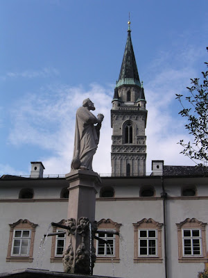 Towers/statue