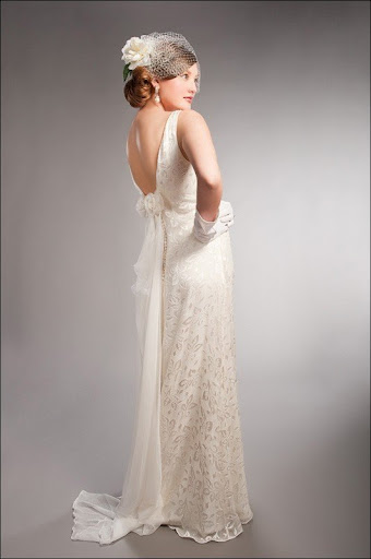 fiona-simple-bridal-gown-picture