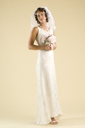 LYDIA ; classic wedding dress / bridal gowns