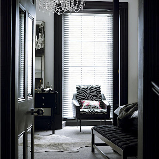 Euro_black_bedroom_design