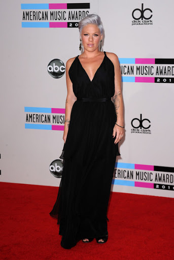 Pregnant Pink Toned Down Style at AMA 2010