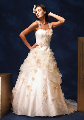 7012 romantic bridal gown