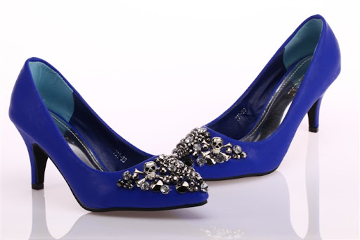 classy-high-heel-serenade-brooch