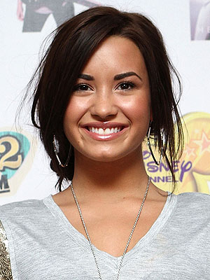 Demi Lovato Dyes Her Hair Back to Brunette