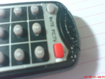 [DOG]搖控器是豆豆的好朋友！ - 阿祥的網路筆記本