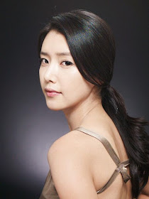 The Summer in the Pictures of Elegant and Sexy Party Gowns of the Charming and Attractive Asian Girls