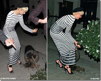 agyness deyn blog. Agyness Deyn Lifts A Tree Back