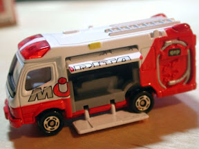 [逸品]トミカ新車 & 立體停車場入手記 - 阿祥的網路筆記本